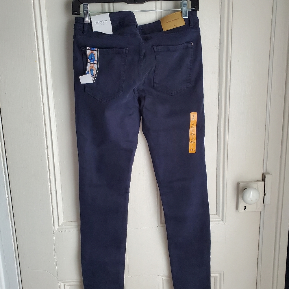 Jeans - Picture 2 of 3
